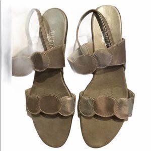 MUNRO AMERICAN sz9.5 SS bronze/gold 1.5" heel